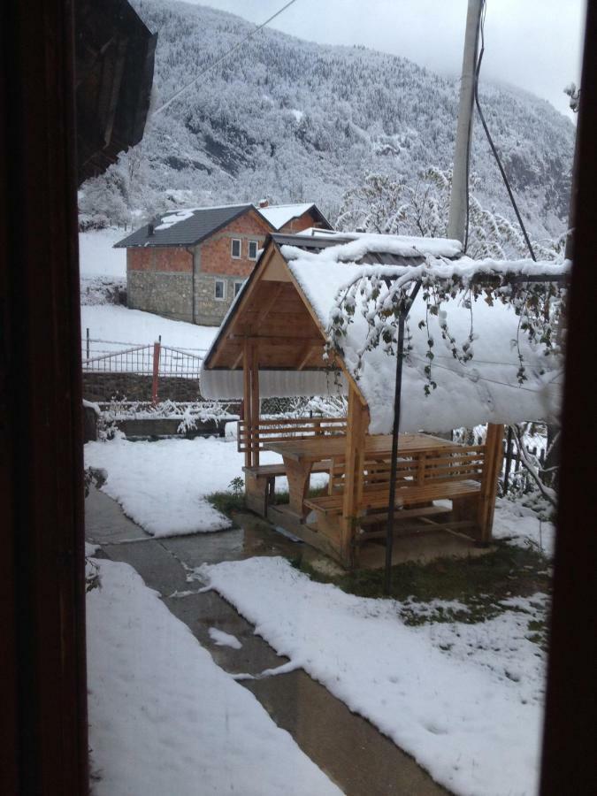 Guest House Ulaj Vuthaj Exterior foto