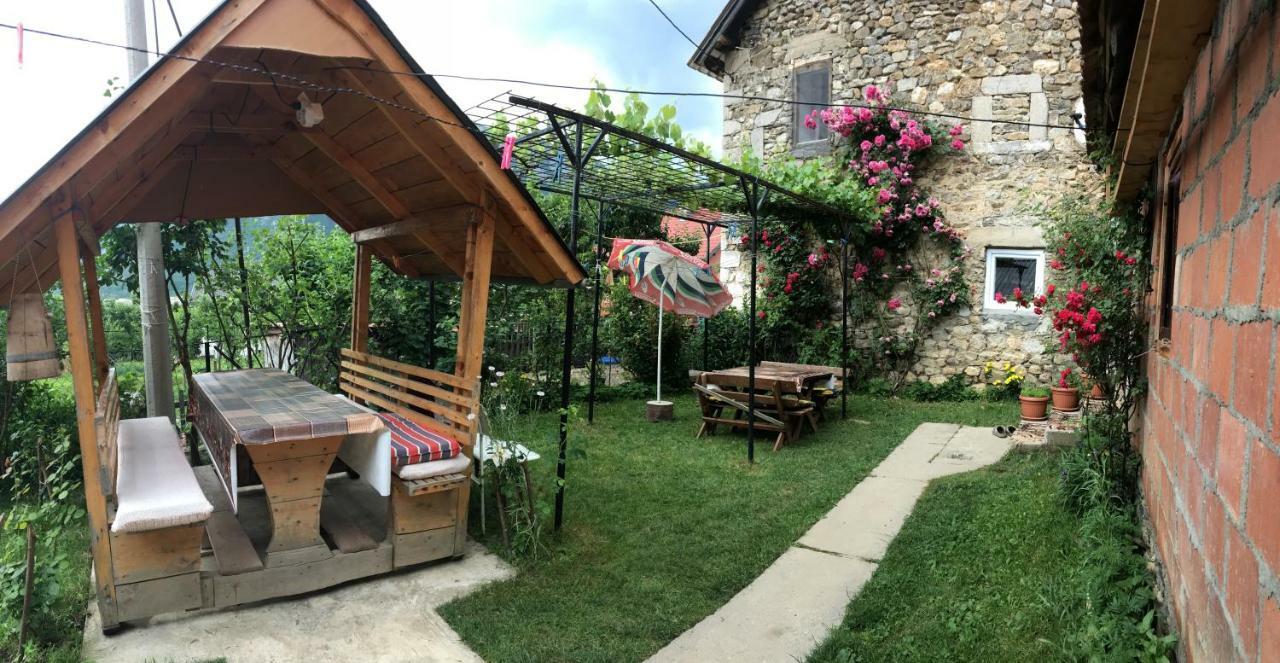Guest House Ulaj Vuthaj Exterior foto